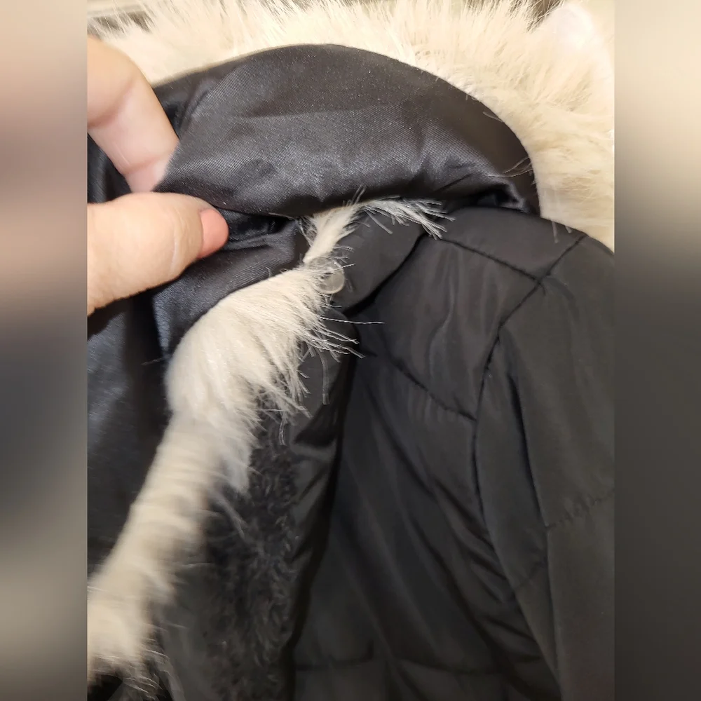 Women's XL Black hooded puffer coat fleece lined hood & removable faux fur trim.